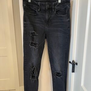 American Eagle Size 6 Super Stretch Black Distressed Jeans*LIKE NEW*